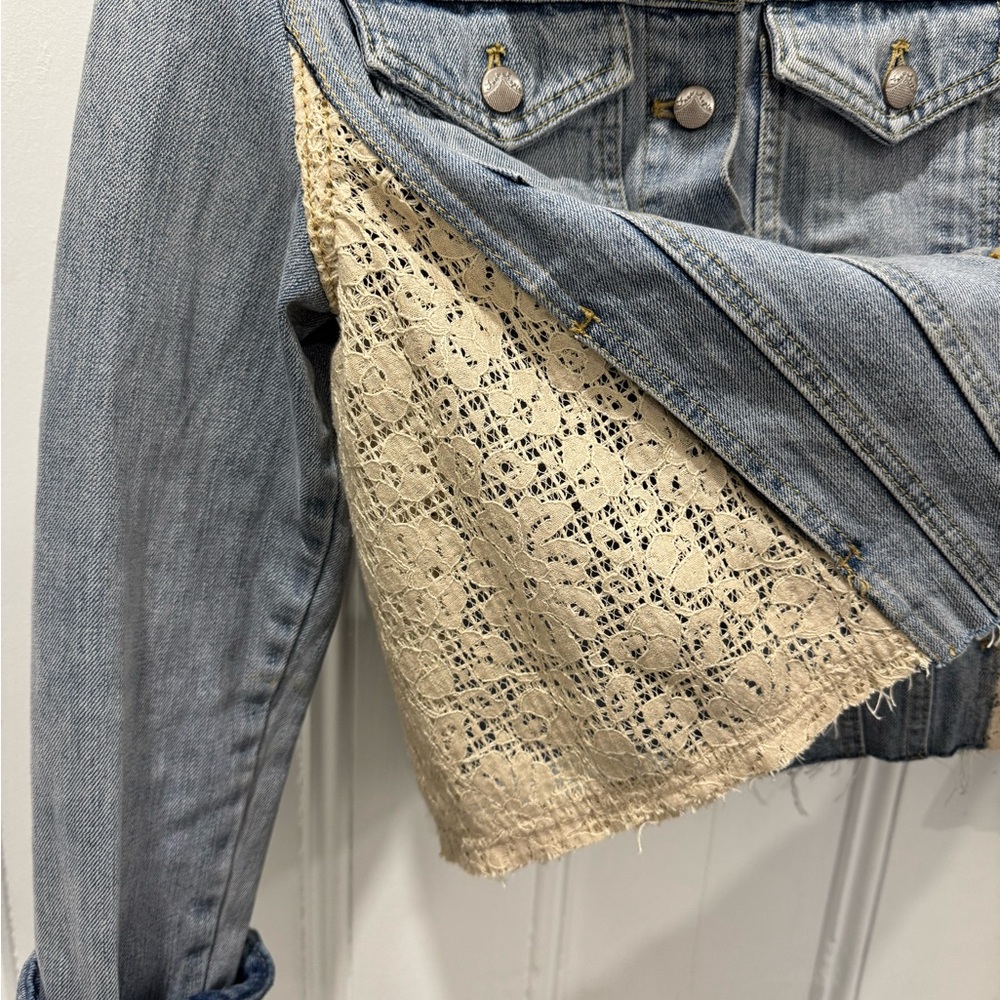 Free People Cropped Denim Jacket w/ Lace Side Panels – XS - Picture 6 of 7